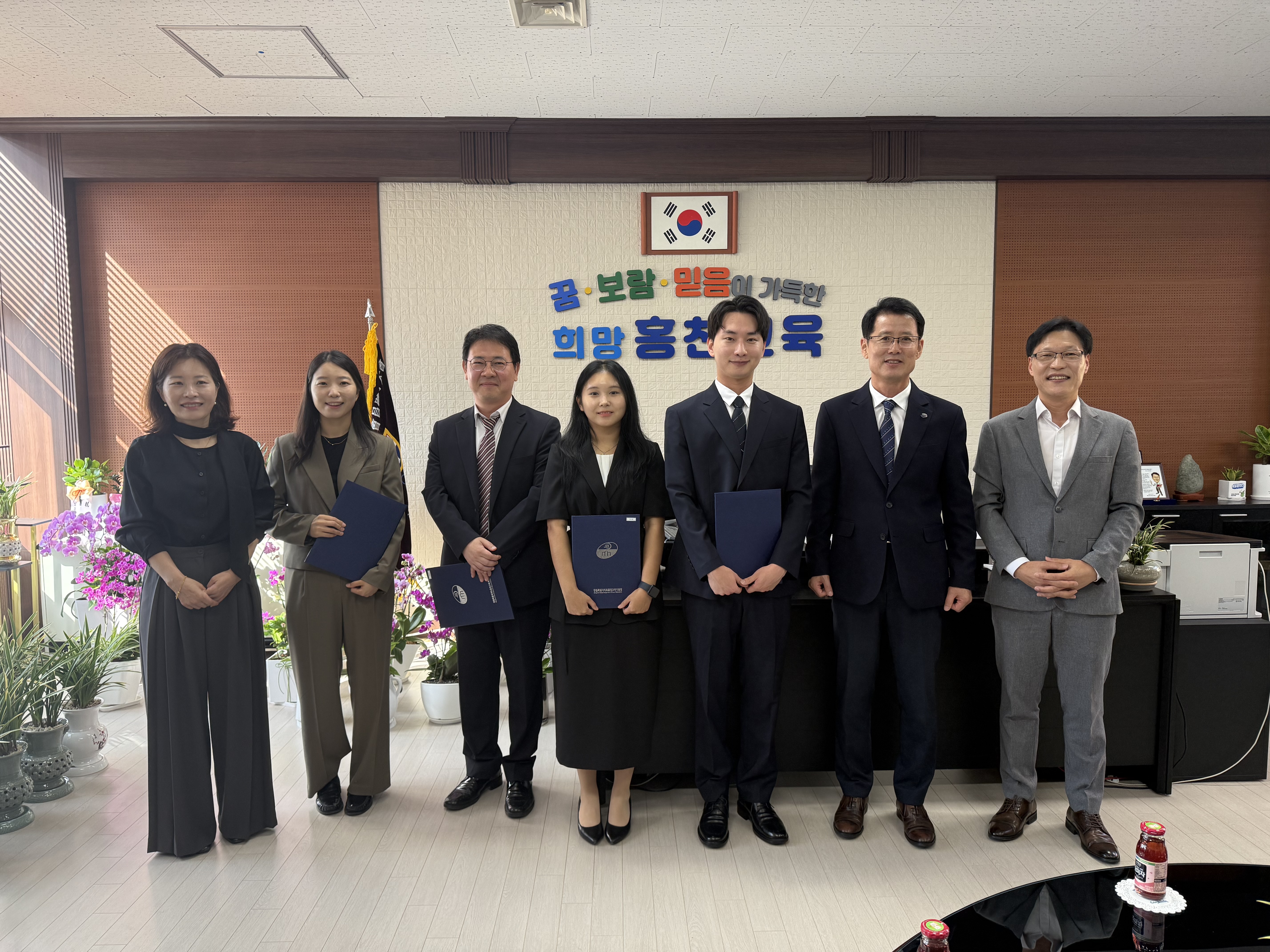 2026. 10. 1.자 홍천지역 지방공무원 발령장 교부식 사진